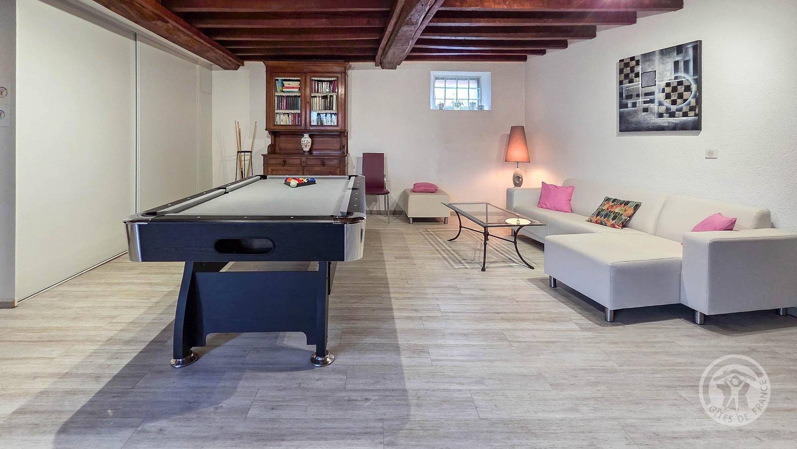 200m² Gite with Parking, WiFi & Garden - 2km to Uglas Center in Pinas, Hautes-Pyrénées