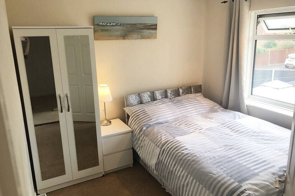 Lovely 3 Bedroom holiday home with free parking in Gosport, Hampshire