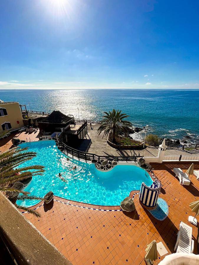 Appartement de vacances pour 6 personnes, avec Balcon et Terrasse ainsi que Jardin et Piscine