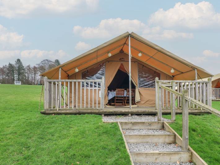 Hut for 6 people, with garden, with pets in Gloucestershire