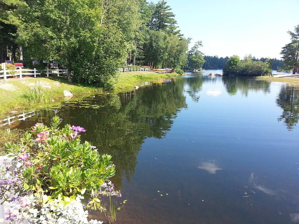 Schönes Blockhaus in Suissevale am Lake Winnipesaukee mit Zugang zum Strand in Moultonborough, Lake Winnipesaukee