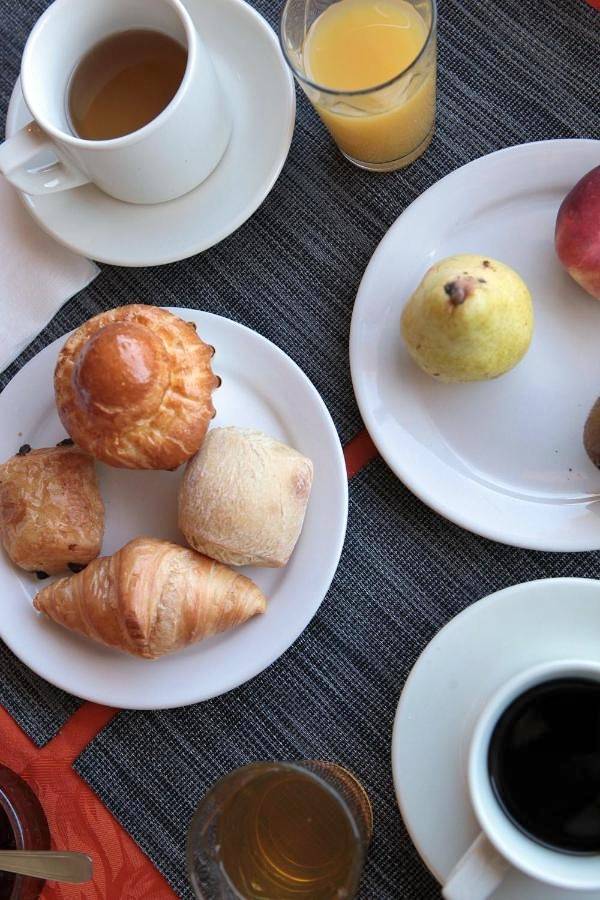 Hôtel pour 4 personnes, avec terrasse et vue ainsi que jardin et piscine, animaux acceptés à Saint-Chinian - 2