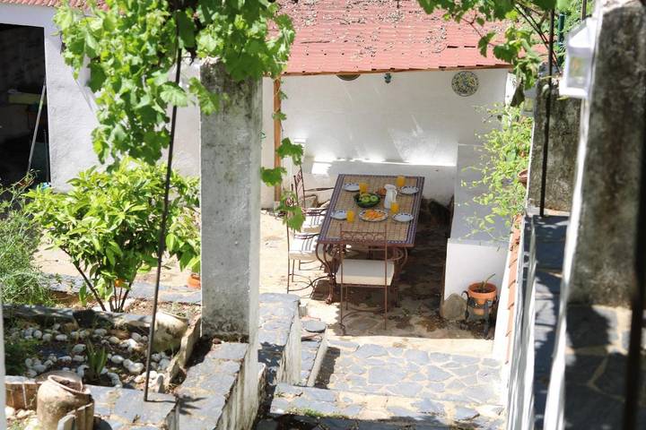 Casa de vacaciones para 3 personas, con Balcón además de Terraza y Vistas en Linares de la Sierra