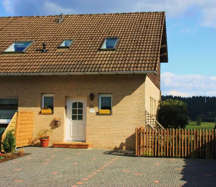 Ferienhaus für 6 Personen, mit Balkon und Terrasse sowie Garten