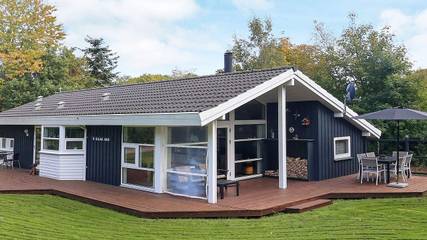 Ferienhaus für 6 Personen, mit Terrasse und Sauna sowie Garten und Whirlpool, mit Haustier in Hvalpsund