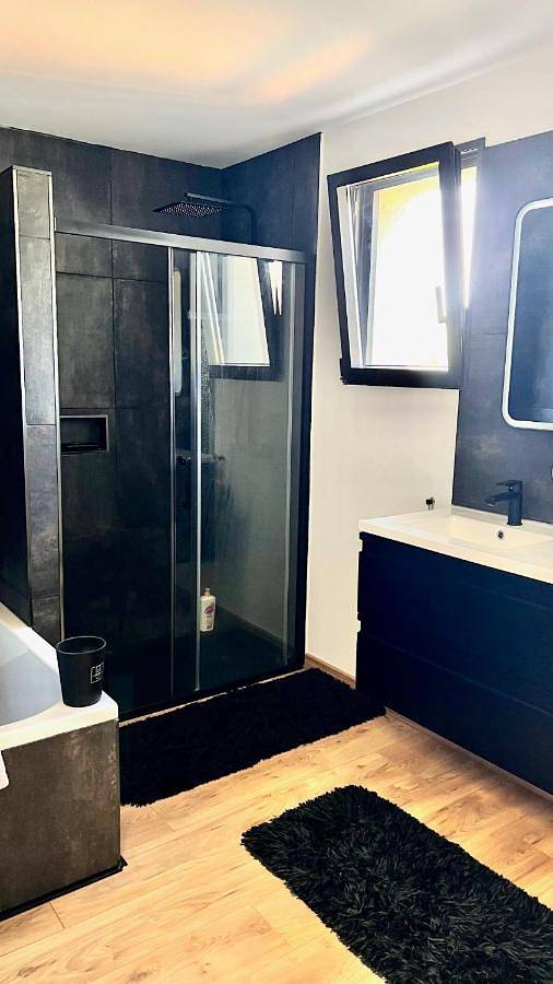 Location de vacances pour 2 personnes, avec terrasse ainsi que piscine et jardin à Châteauneuf-de-Gadagne - 4