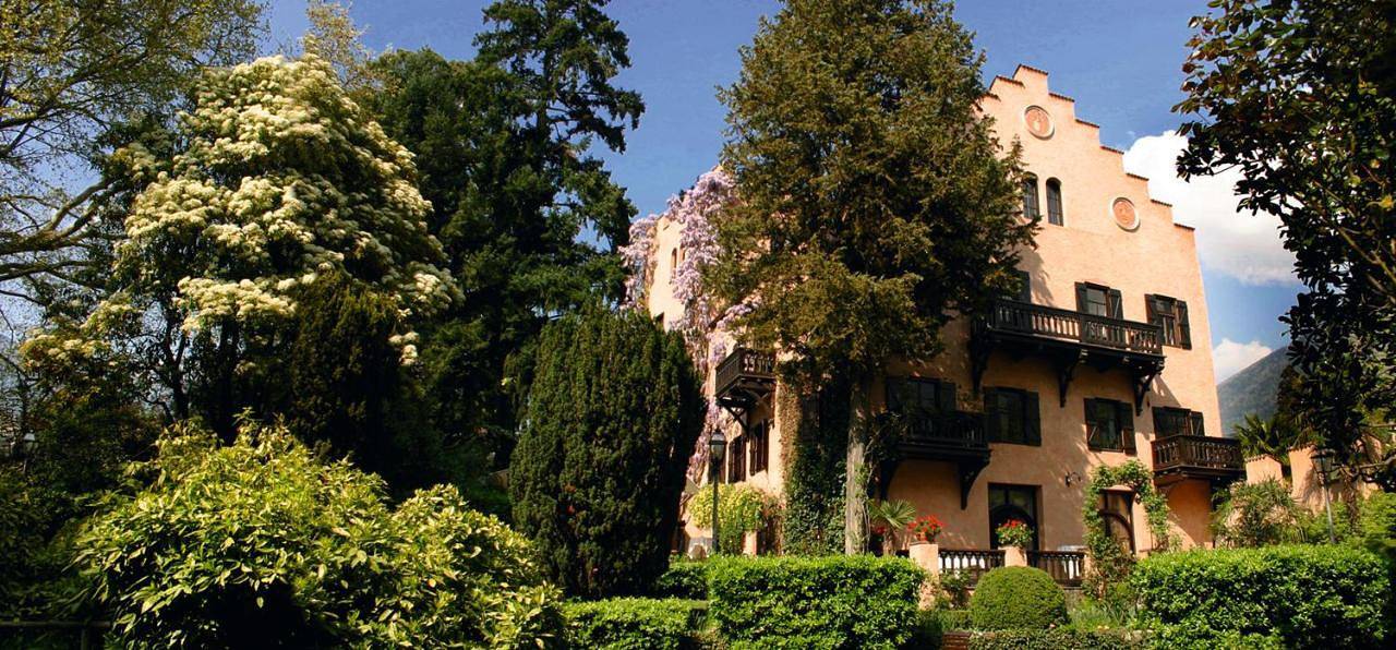 Schloss-Castel Pienzenau - Guestrooms & Apartments - B&B-Hotel & Restaurant in Meran, Sarntaler Alpen