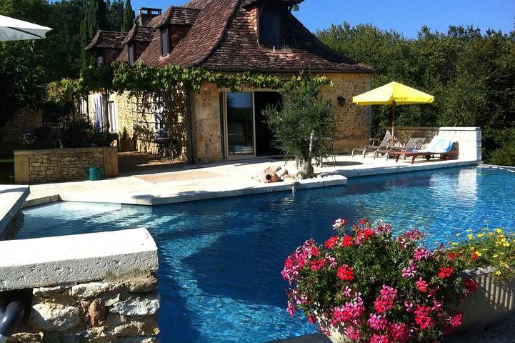 Location de vacances pour 10 personnes, avec terrasse et jardin à Salon (Dordogne)