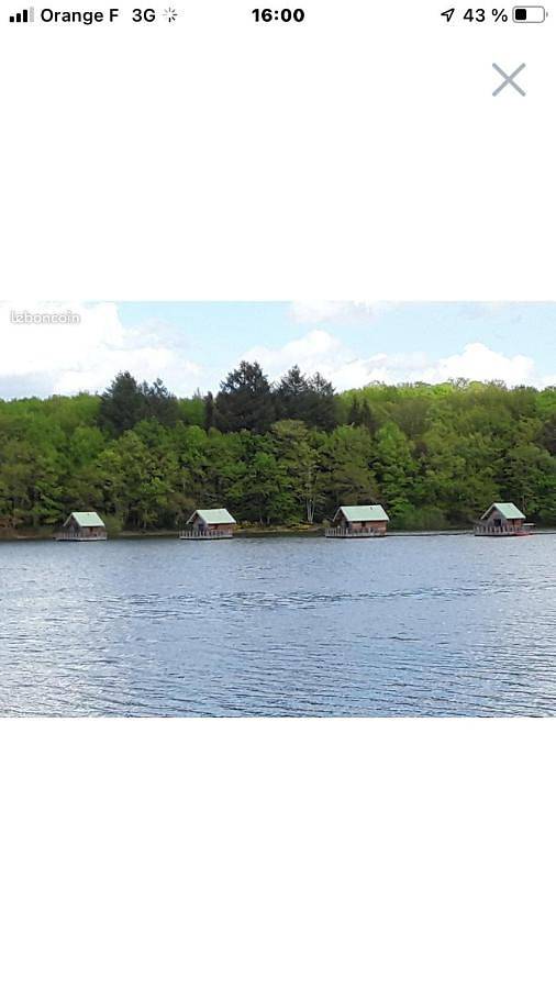 Chalets flottants lac saint Étienne Cantales in Saint-Gérons, Région d'Aurillac