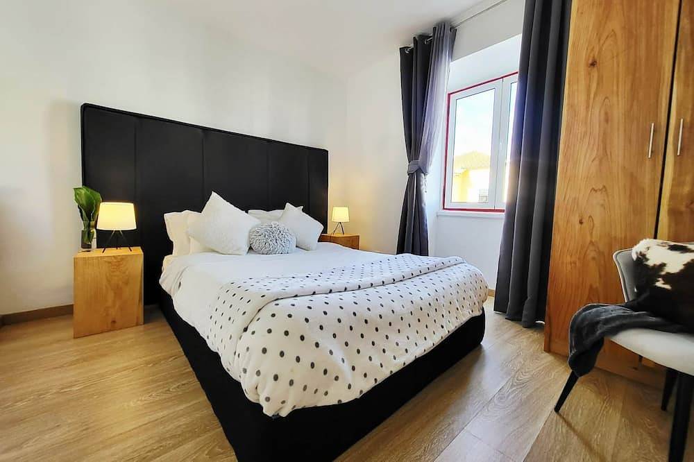 A six-person home with a private pool in the village of Biscoitos in Biscoitos, Terceira (Azoren)