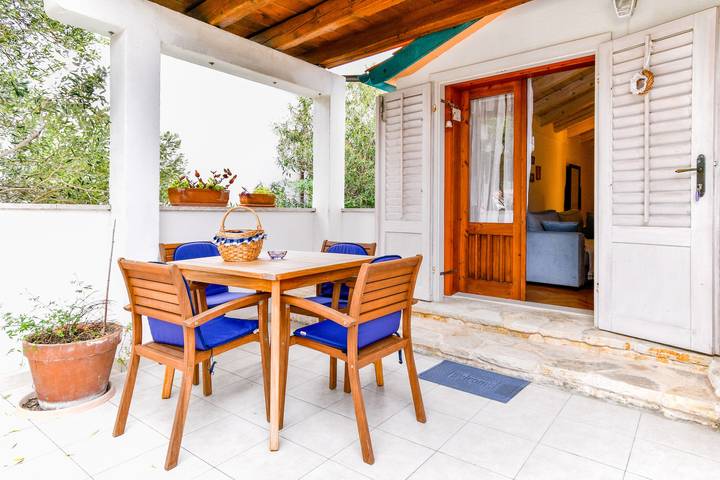 Ferienwohnung für 3 Personen, mit Balkon/Terrasse und Pool in Barbat na Rabu