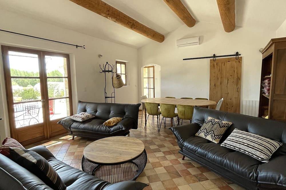 Private heated pool villa in the Alpilles in Orgon, Arles region