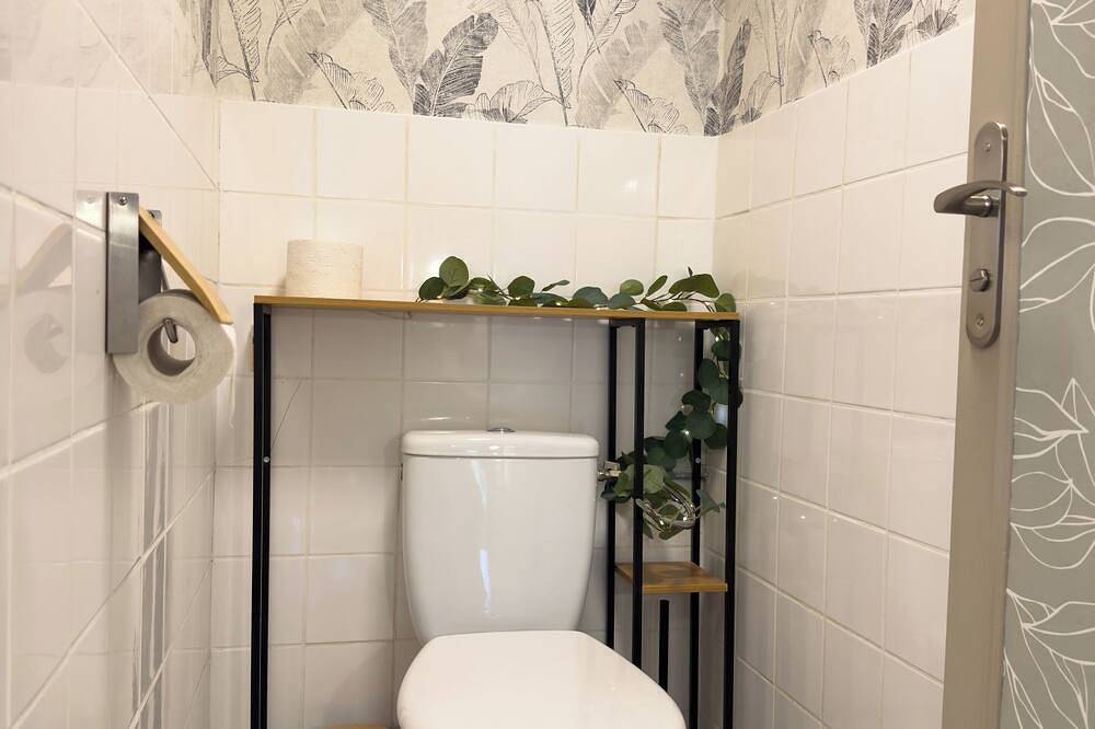 Ganze Wohnung, New furnished apartment with terrace and private parking. in Dole, Jura