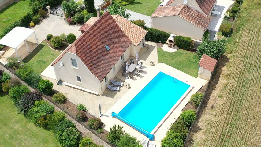 Gîte pour 6 personnes, avec piscine à Saint-Julien-de-Lampon