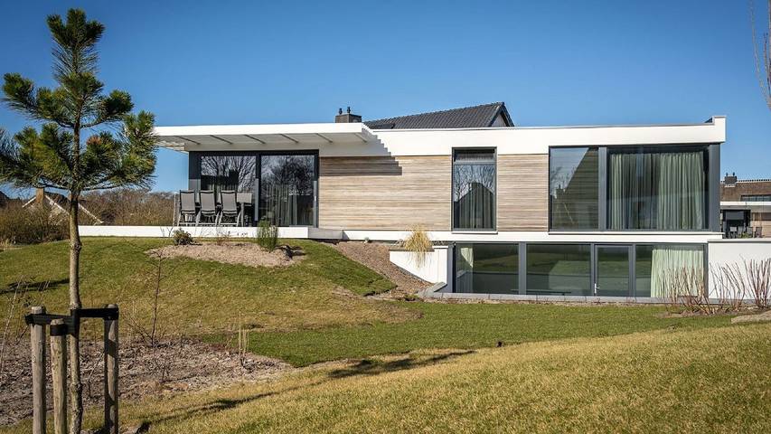 Villa voor 6 personen, with sauna and tuin as well as zwembad and terras in De Koog