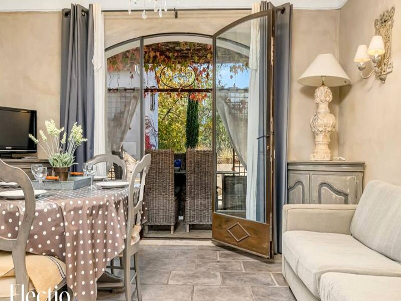 Apartamento entero, Apartamento en Oppéde con piscina climatizada in Oppède, Parque natural regional del Luberon