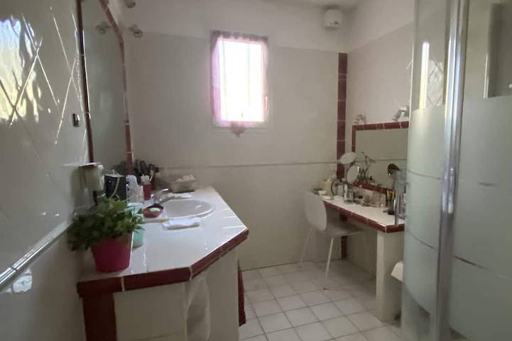 Agréable villa plain-pied, excellent emplacement, soleil et ombrage, jardin clos in La Garde, Côte méditerranéenne (France)