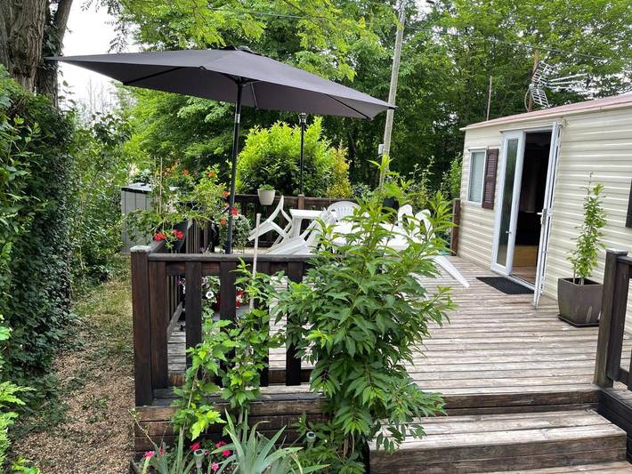 Camping pour 6 personnes, avec Terrasse et Jardin ainsi que Bassin pour enfant et Piscine à Sarlat-la-Canéda - 4
