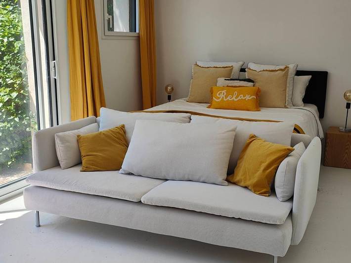 Chambre d’hôte pour 2 personnes, avec piscine ainsi que vue et jardin à Lunel - 2