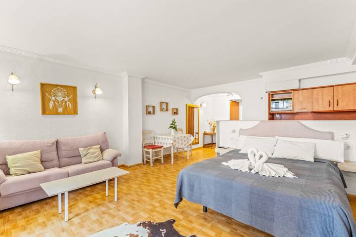 Appartement in 'Unique Hotel Apartment 3-3' met Zeezicht, Wi-Fi en Airconditioning in Torrevieja Centre, Torrevieja