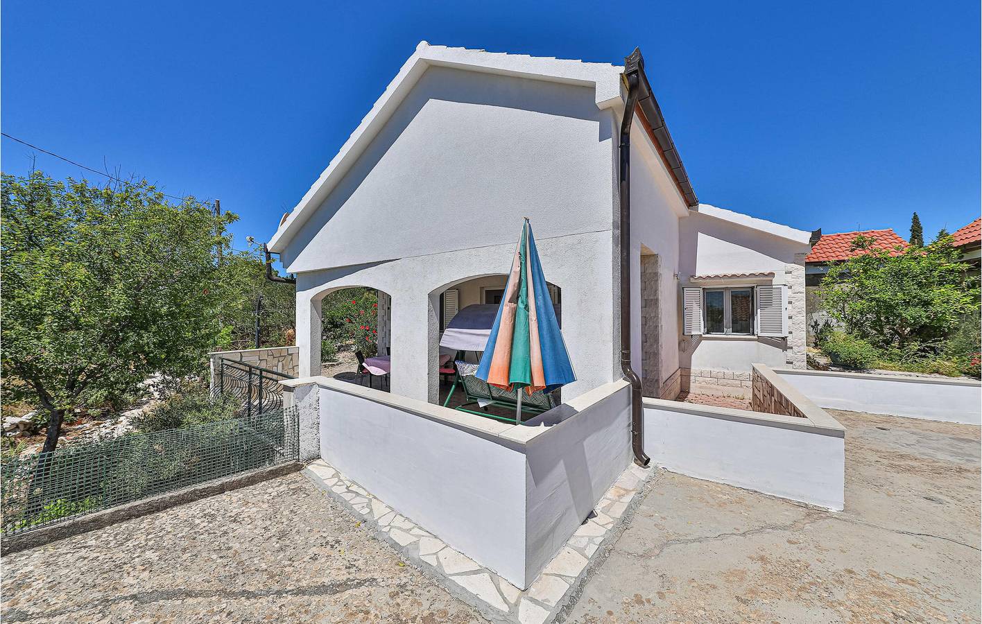 Gemütliches Apartment mit Meerblick, WLAN, Klimaanlage und Terrasse in Strandnähe in Drvenik Mali, Drvenik Mali und Veli