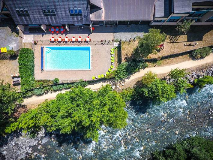 Parc de vacances pour 2 personnes, avec sauna et jacuzzi ainsi que jardin et piscine dans les Pyrénées - 2