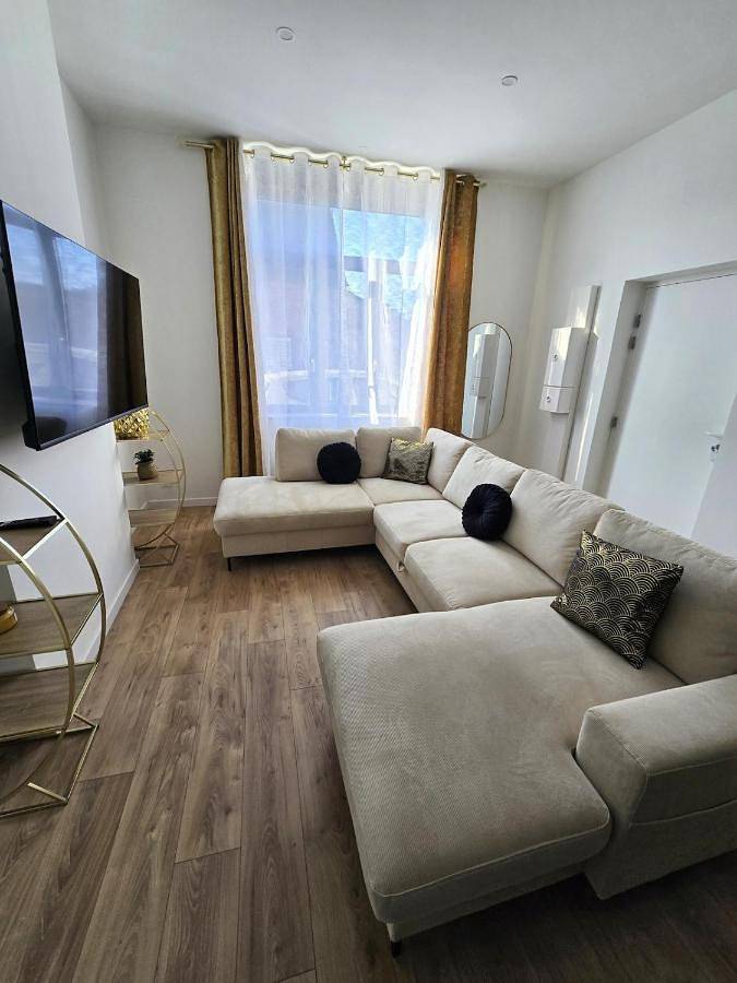 Appartement entier, Chic & glamour Dubai Style in Flers-en-Escrebieux, Département Nord