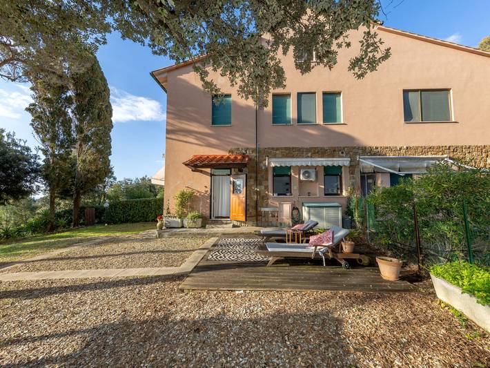 Ferienwohnung für 4 Personen, mit Terrasse und Garten sowie Ausblick - 1