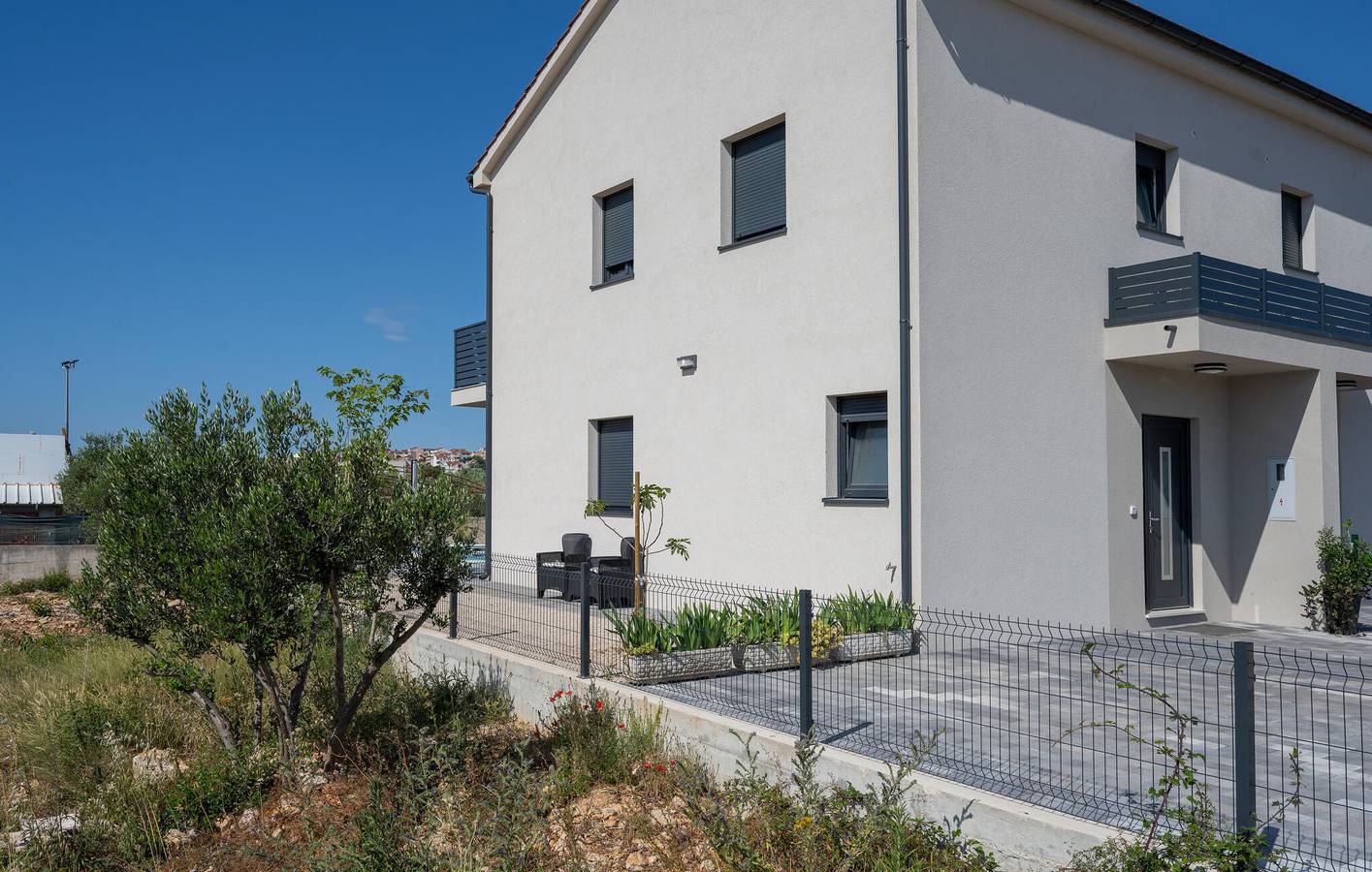 Gemütliche 90 m² große Wohnung mit Pool, Terrasse und WLAN in Strandnähe in Vodice, Šibenik-Knin
