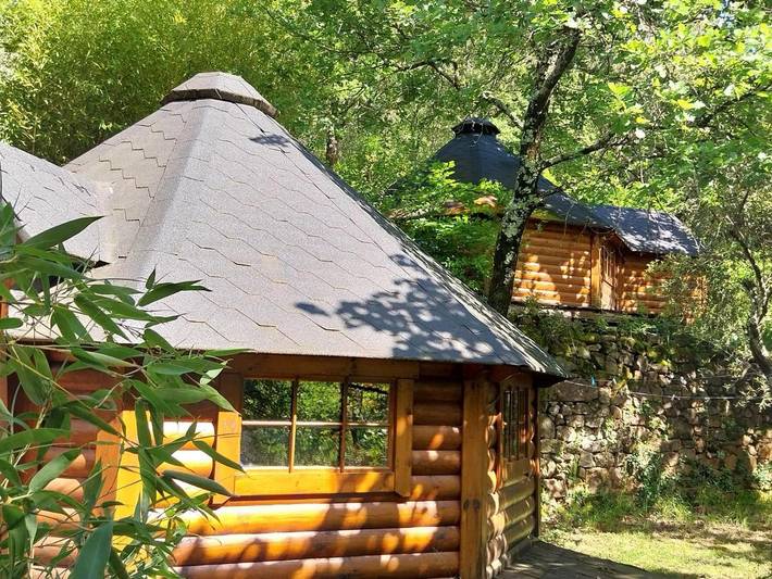 Gîte pour 2 personnes, avec jardin ainsi que piscine et vue à Mialet