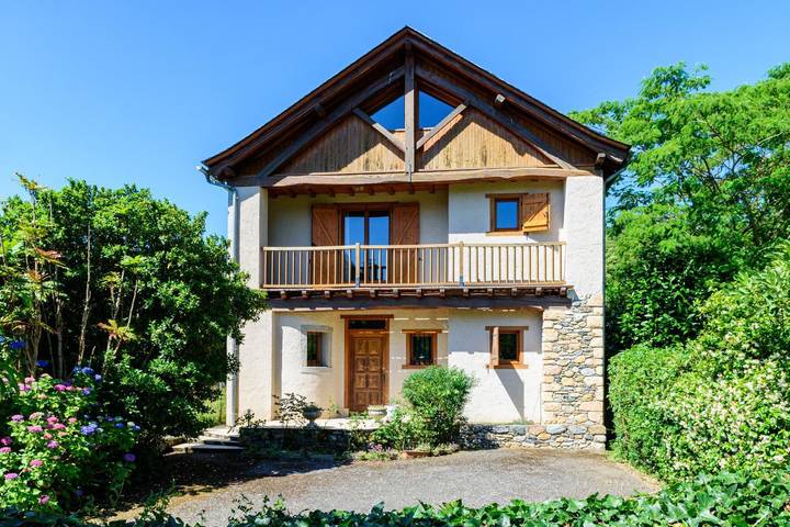 Gîte pour 6 personnes, avec terrasse et jardin