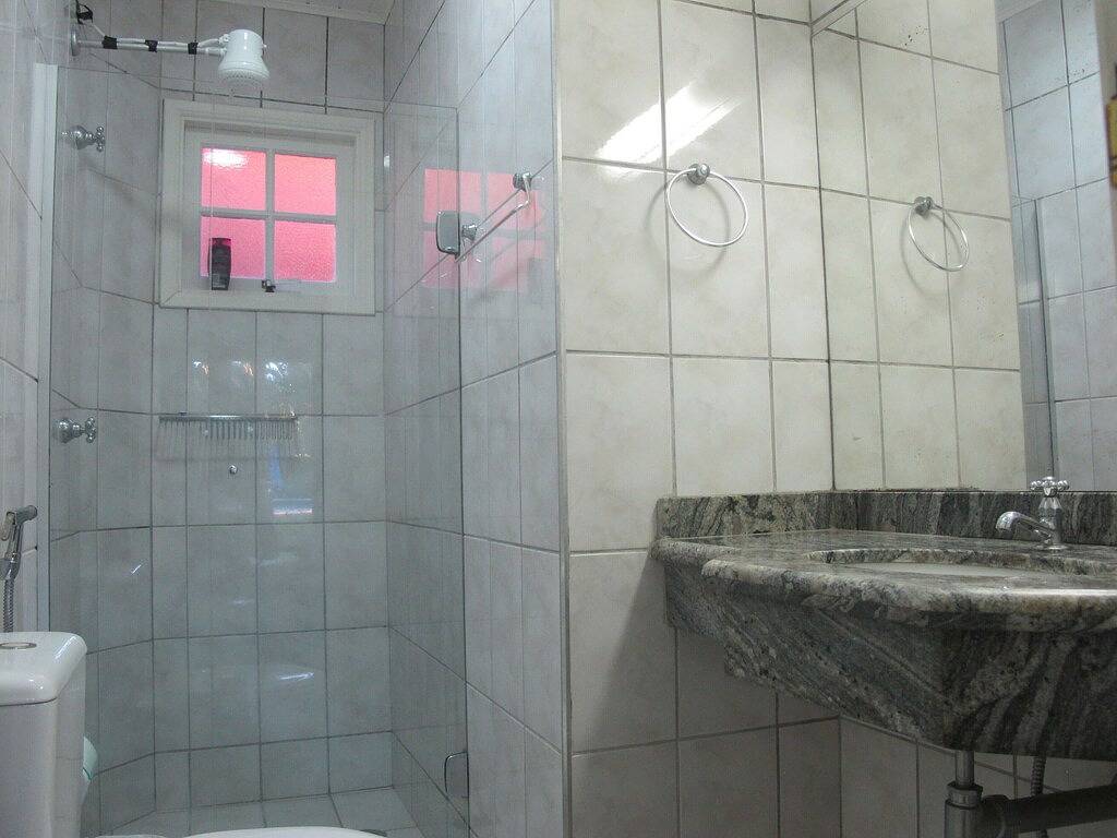 Ganze Wohnung, 1 Wohnung, Cond. Geschlossen, mit Blick auf die Pools und 50 m vom Strand entfernt in São Sebastião, Região Metropolitana do Vale do Paraíba e Litoral Norte