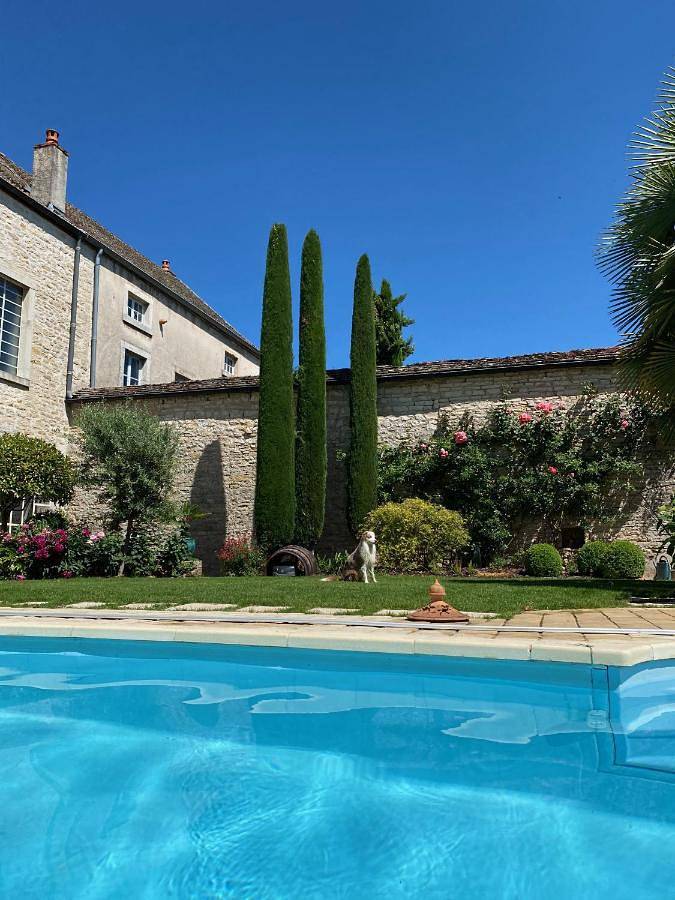 Chambre d’hôte pour 2 personnes, avec Terrasse et Jardin ainsi que Piscine et Vue à Meursault