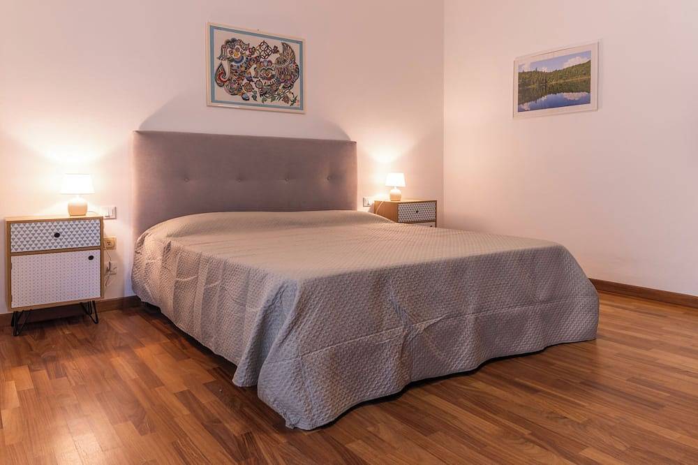 Entire apartment, Spacious 2-bedroom apartment with garden in Arona\ncin: It003008C2Oozk44Vn in Arona (Lago Maggiore), Comune di Arona