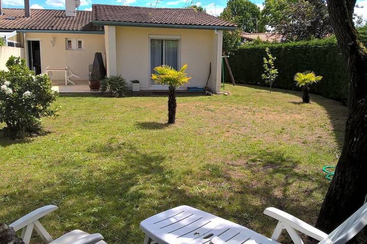 Maison de vacances pour 5 personnes, avec terrasse ainsi que jacuzzi et jardin