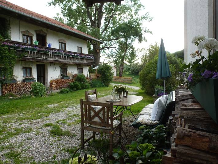 Ganze Ferienwohnung, Ferienwohnungen Antl - Ferienwohnung Ost, 40 qm Dachgeschoss, 1 kombiniertes Wohn- und Schlafzimmer in Höslwang, Chiemsee