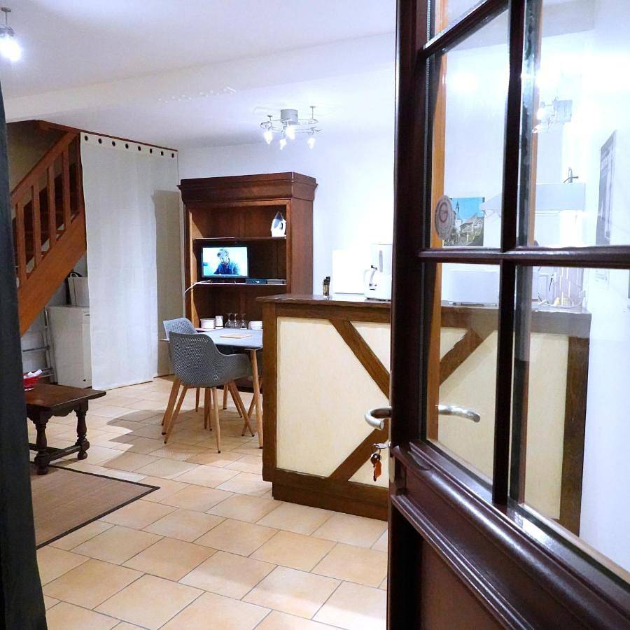 Appartement entier, Two-Bedroom Apartment in Bourbon-Lancy, Région de Charolles