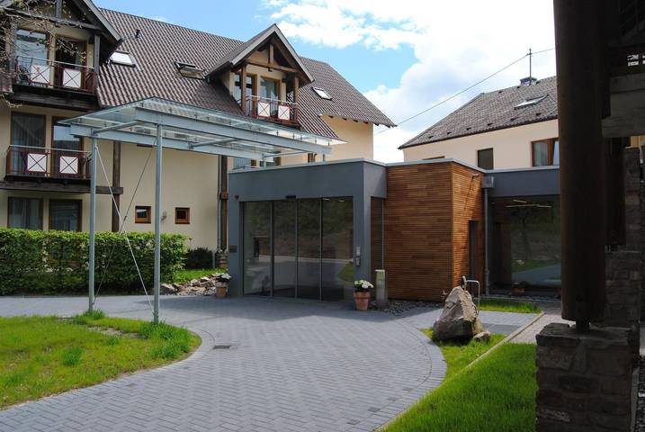 Hotel für 2 Personen, mit Terrasse und Whirlpool sowie Garten und Pool in Donnersbergkreis