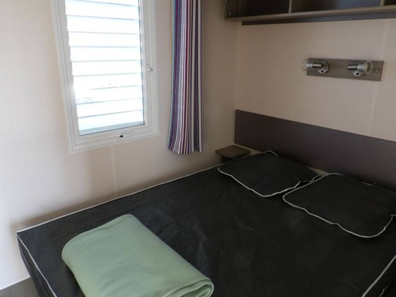 Mobil home avec Terrasse - Confort pour 2 personnes in Saint-Sornin, Région de Rochefort