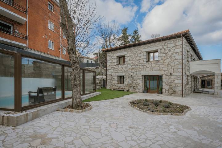 Chalet para 23 personas, con Balcón además de Jardín y Vistas al lago en Sierra de Guadarrama - 2