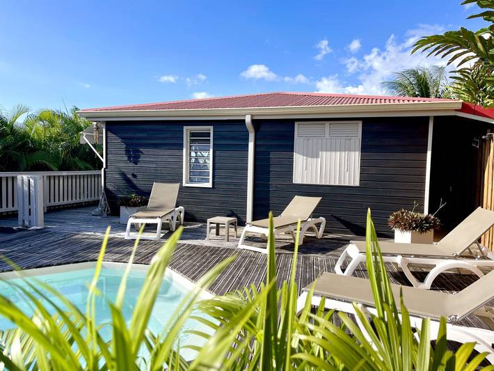 Villa pour 4 personnes, avec terrasse ainsi que piscine et jardin
