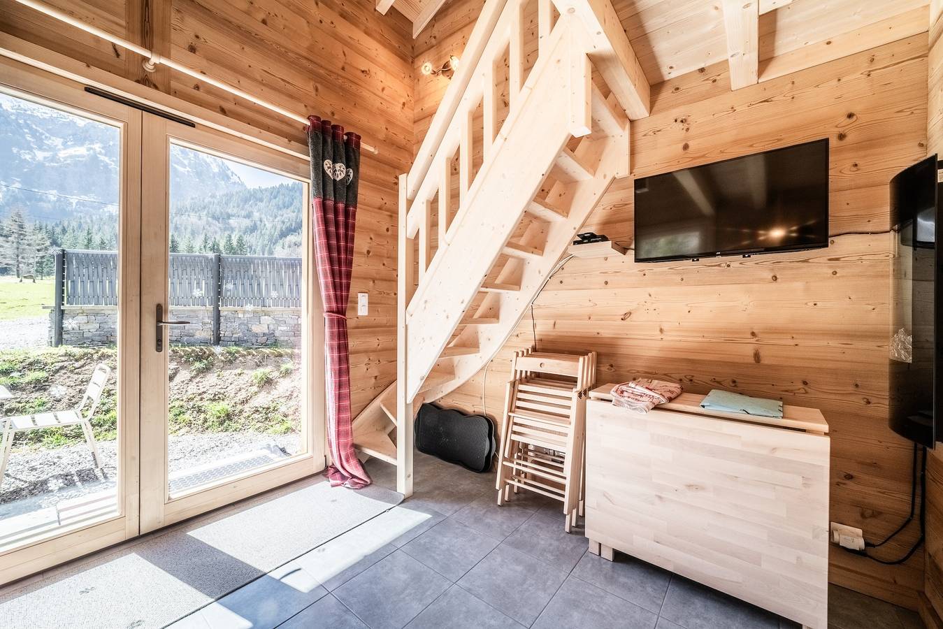 Chalet "Léonie" avec vue sur les montagnes, terrasse partagée et Wi-Fi in Abondance, Les Portes du Soleil