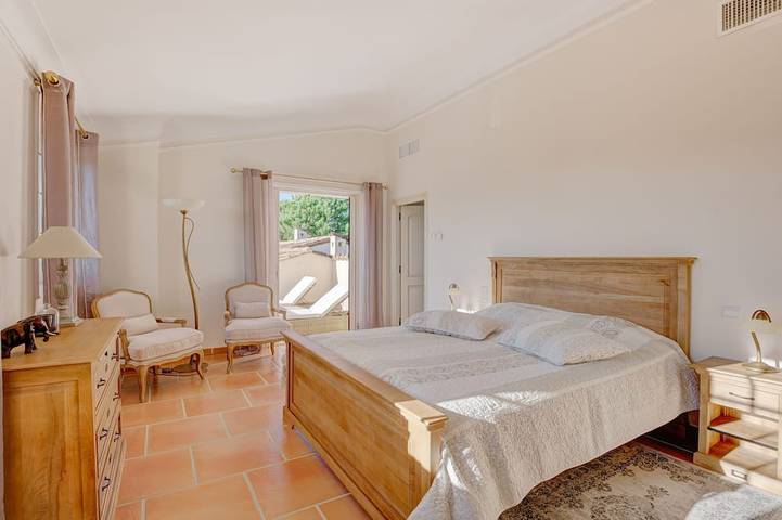 Location de vacances pour 10 personnes, avec terrasse ainsi que jardin et jacuzzi à Tanneron - 2