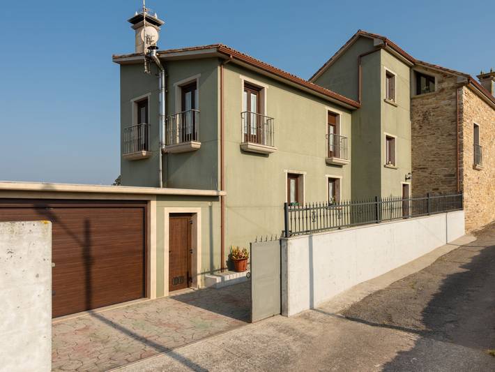 Location de vacances pour 8 personnes, avec Balcon et Terrasse ainsi que Jardin et Vue à Malpica de Bergantiños