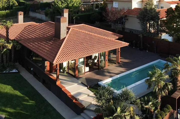 Villa pour 6 personnes, avec terrasse ainsi que jacuzzi et jardin - 1