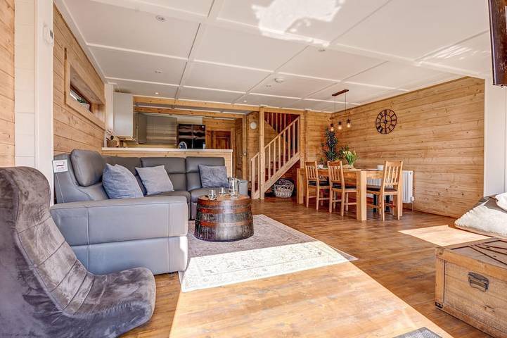 Log cabin for 6 people, with Balcony and Garden in North Wessex Downs