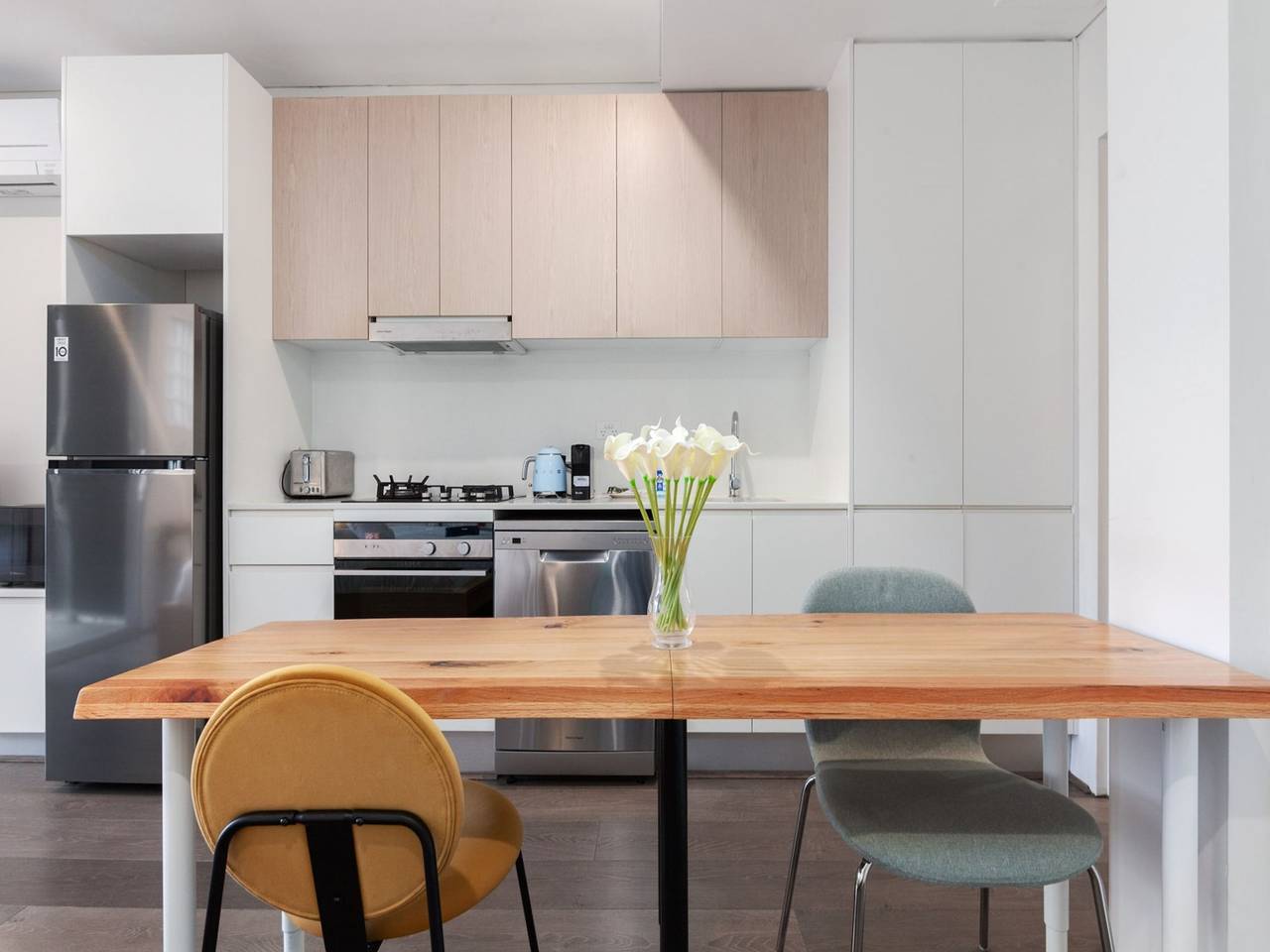 Entire apartment, Bright Studio with Balcony near Coogee Beach in Sydney, New South Wales