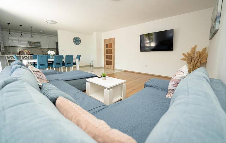 Ganze Ferienwohnung, Reizende 2-Zimmer-Wohnung mit Pool, Terrasse und 2 km Entfernung zum Fluss Matica in Imotski, Makarska Riviera