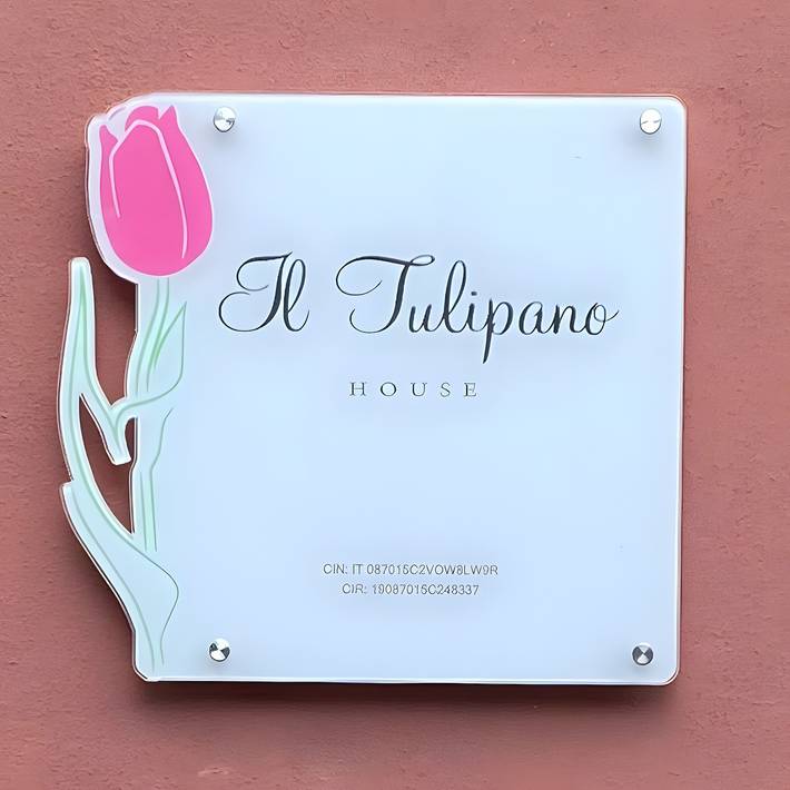 Appartement entier, Appartement 'Il Tulipano House 2' avec terrasse privée, Wi-Fi et climatisation in Catane, Province de Catania