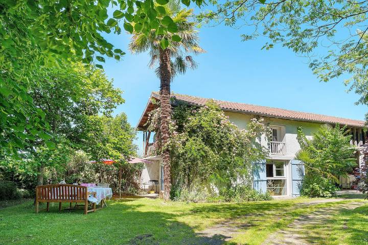 Gîte pour 4 personnes, avec Balcon et Jardin dans Collongues